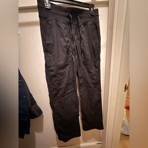 Lululemon Dance Studio Mid Rise Pant Size 6 Regular Length in Black